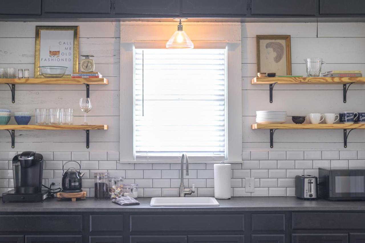 Restored 1930S Uptown Bungalow 2 Min. To Magnolia Уэйко Экстерьер фото